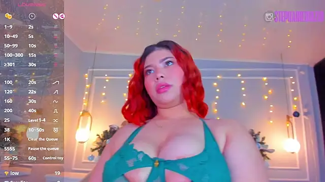 stephaniediaz online show from December 22, 2024, 11:54 am