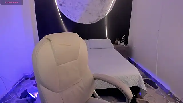 Snapshot of AlliceRosero chatting on October 9, 2025, 4:35 am AlliceRosero online show from October 9, 2025, 4:35 am