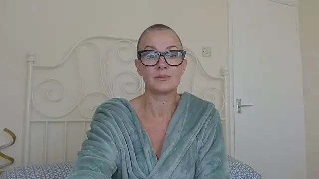 ELEGANT-ARIA36 online show from October 7, 2025, 12:39 pm