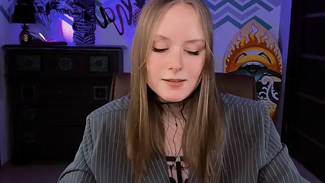 VivienLeeigh online show from February 23, 2025, 6:23 pm
