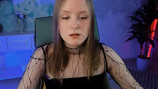VivienLeeigh online show from February 11, 2025, 1:20 pm