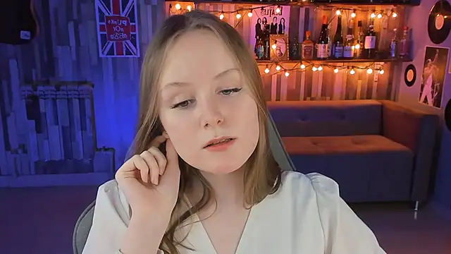 VivienLeeigh online show from February 28, 2025, 4:20 pm