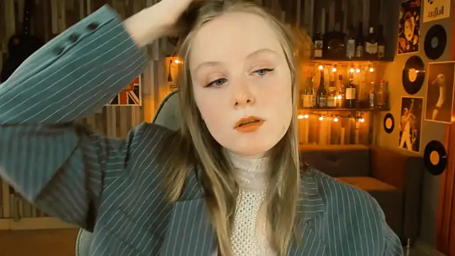 VivienLeeigh online show from February 20, 2025, 1:08 pm