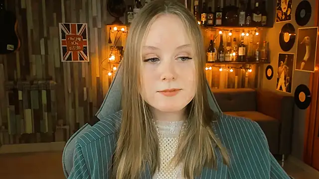 VivienLeeigh online show from February 20, 2025, 4:14 pm