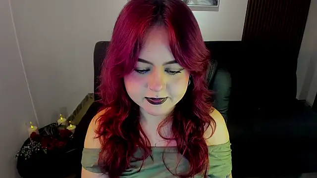 Snapshot of crimson_tati_ chatting on October 26, 2025, 4:35 am crimson tati  online show from October 26, 2025, 4:35 am