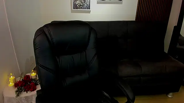 Snapshot of crimson_tati_ chatting on September 27, 2025, 3:56 am crimson tati  online show from September 27, 2025, 3:56 am