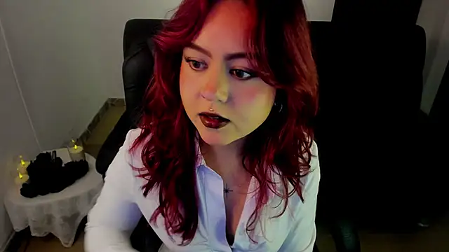 Snapshot of crimson_tati_ chatting on October 23, 2025, 4:11 am crimson tati  online show from October 23, 2025, 4:11 am