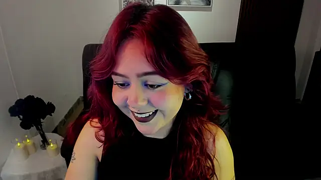 Snapshot of crimson_tati_ chatting on October 22, 2025, 4:23 am crimson tati  online show from October 22, 2025, 4:23 am