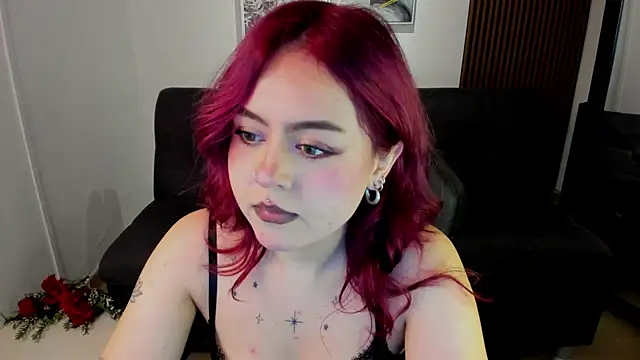 Snapshot of crimson_tati_ chatting on September 18, 2025, 3:42 am crimson tati  online show from September 18, 2025, 3:42 am