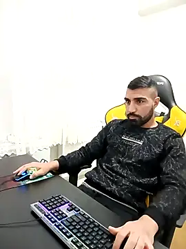 SertSikici022 online show from December 4, 2024, 8:01 pm