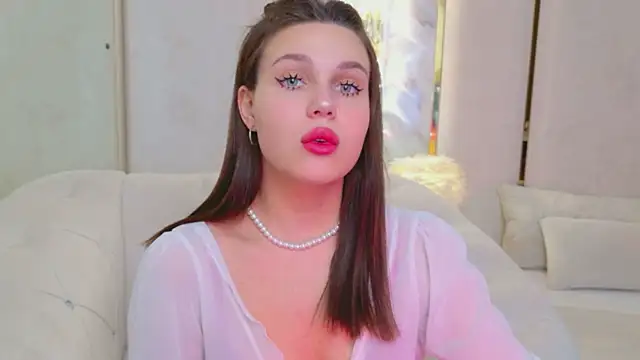 RihannaRose online show from June 3, 2026, 5:06 pm