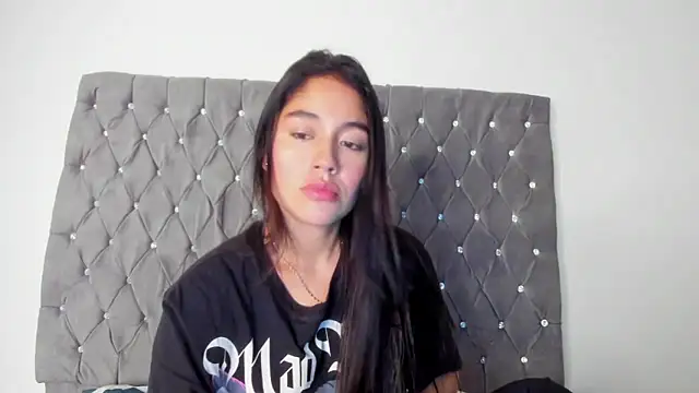 AriaMontgomery online show from November 14, 2025, 4:49 am