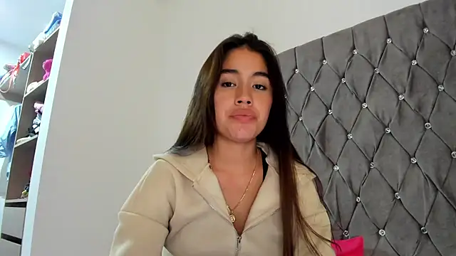 AriaMontgomery online show from January 4, 2025, 9:32 am