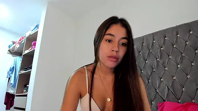 AriaMontgomery online show from December 29, 2024, 6:27 pm