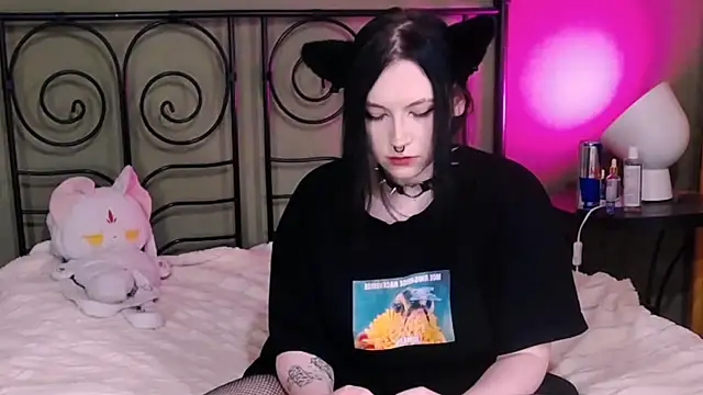 Snapshot of BlackyTea chatting on October 4, 2025, 4:30 pm BlackyTea online show from October 4, 2025, 4:30 pm