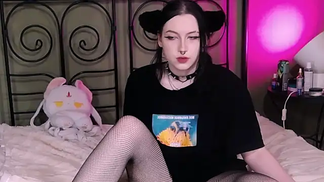 Snapshot of BlackyTea chatting on October 6, 2025, 7:47 pm BlackyTea online show from October 6, 2025, 7:47 pm