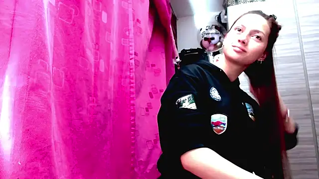 Snapshot of holy_juli chatting on February 18, 2026, 2:31 am holy juli online show from February 18, 2026, 2:31 am