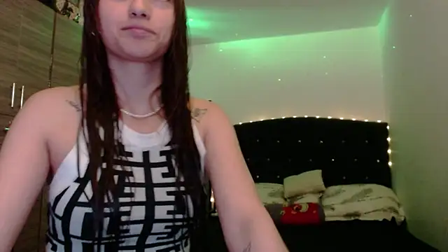 holy juli online show from May 24, 2026, 5:51 am