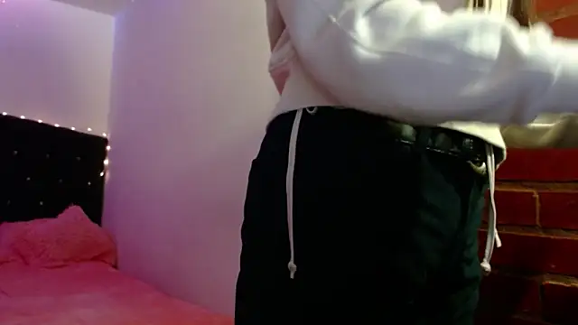 holy juli online show from March 23, 2026, 3:39 am