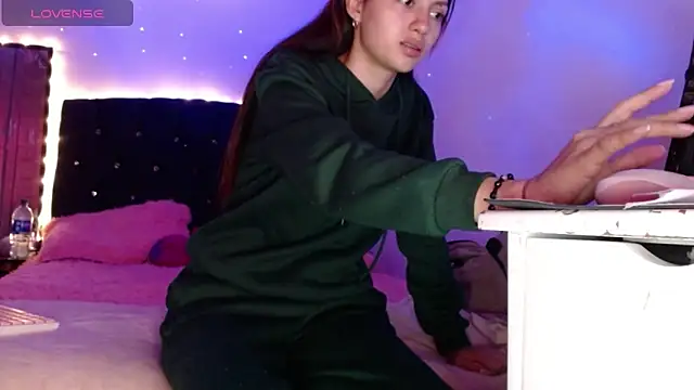holy juli online show from February 18, 2025, 12:06 pm