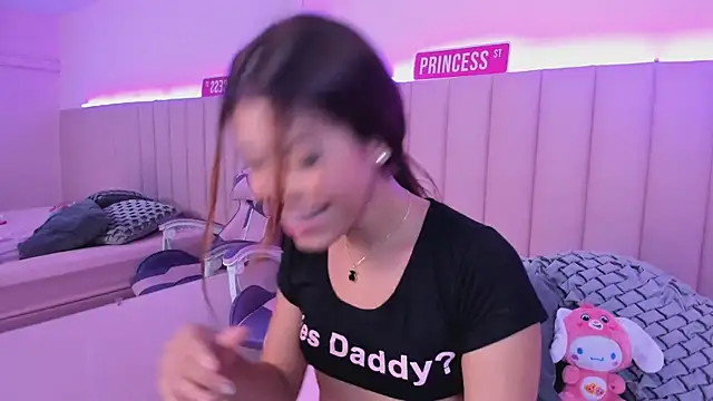 Snapshot of KellyOlsenbe chatting on March 3, 2025, 12:12 am KellyOlsenbe online show from March 3, 2025, 12:12 am