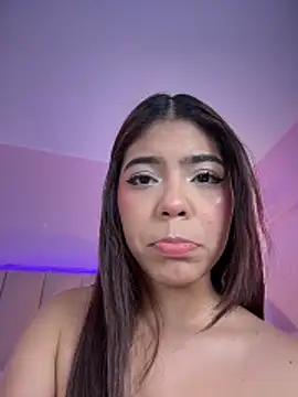 Snapshot of KellyOlsenbe chatting on June 17, 2026, 1:21 pm KellyOlsenbe online show from June 17, 2026, 1:21 pm