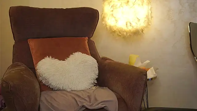 Snapshot of MiriamHazel chatting on December 13, 2024, 11:34 am MiriamHazel online show from December 13, 2024, 11:34 am