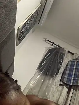 Snapshot of Badgirl2666 chatting on December 6, 2024, 1:46 am Badgirl2666 online show from December 6, 2024, 1:46 am