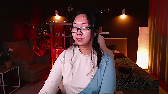 Marine Vact online show from October 13, 2025, 2:07 pm