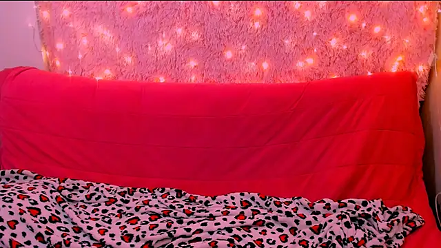 Snapshot of Molly_sweeet chatting on December 12, 2024, 8:03 am Molly sweeet online show from December 12, 2024, 8:03 am