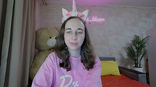 Snapshot of Anika_bloom chatting on March 16, 2025, 12:01 am Anika bloom online show from March 16, 2025, 12:01 am
