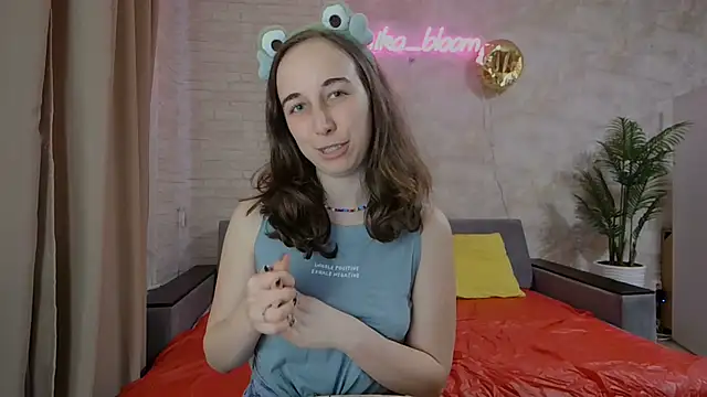 Snapshot of Anika_bloom chatting on March 2, 2025, 9:41 pm Anika bloom online show from March 2, 2025, 9:41 pm