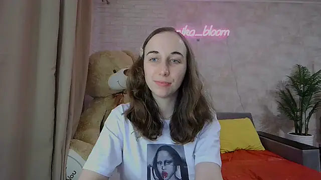 Snapshot of Anika_bloom chatting on March 19, 2025, 5:41 am Anika bloom online show from March 19, 2025, 5:41 am