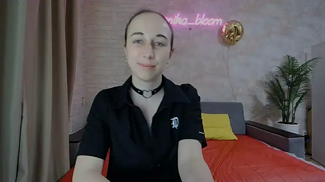 Snapshot of Anika_bloom chatting on February 24, 2025, 2:08 am Anika bloom online show from February 24, 2025, 2:08 am