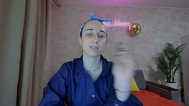 Snapshot of Anika_bloom chatting on February 26, 2025, 9:20 pm Anika bloom online show from February 26, 2025, 9:20 pm