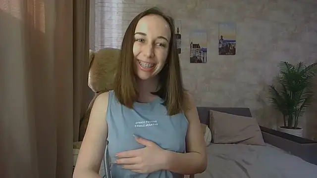 Snapshot of Anika_bloom chatting on October 3, 2025, 9:55 am Anika bloom online show from October 3, 2025, 9:55 am