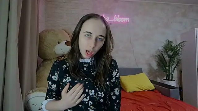 Snapshot of Anika_bloom chatting on March 18, 2025, 12:08 am Anika bloom online show from March 18, 2025, 12:08 am