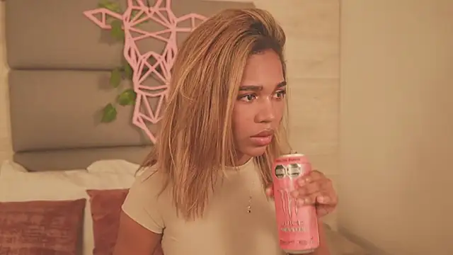 Lily Miiller online show from December 21, 2025, 8:09 pm