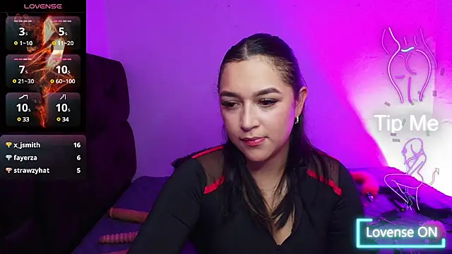 EmilySavvato online show from March 6, 2025, 6:05 pm