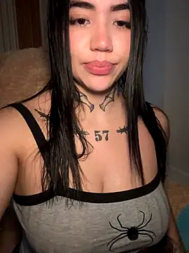 Nickiiiii online show from December 17, 2025, 6:40 am