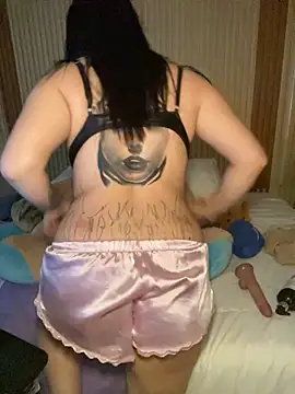 Snapshot of Nickiiiii chatting on October 19, 2025, 6:16 am Nickiiiii online show from October 19, 2025, 6:16 am