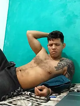 Snapshot of King_russo chatting on October 20, 2025, 6:19 pm King russo online show from October 20, 2025, 6:19 pm