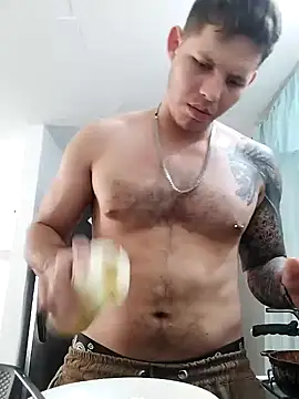 Snapshot of King_russo chatting on October 19, 2025, 9:06 pm King russo online show from October 19, 2025, 9:06 pm