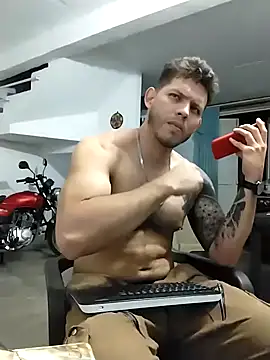 Snapshot of King_russo chatting on October 15, 2025, 12:53 am King russo online show from October 15, 2025, 12:53 am