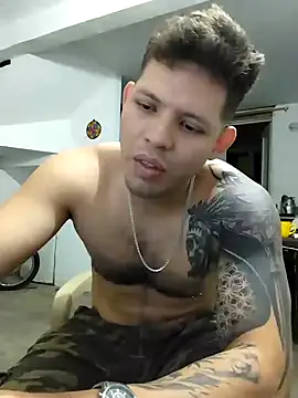 Snapshot of King_russo chatting on October 24, 2025, 10:53 pm King russo online show from October 24, 2025, 10:53 pm