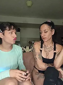 Snapshot of LaCristinatrans chatting on October 9, 2025, 10:32 pm LaCristinatrans online show from October 9, 2025, 10:32 pm