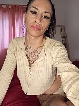 Snapshot of LaCristinatrans chatting on October 11, 2025, 8:10 pm LaCristinatrans online show from October 11, 2025, 8:10 pm