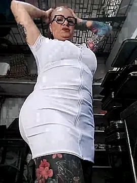 EMILY ROUSSE71 online show from September 22, 2025, 9:21 pm