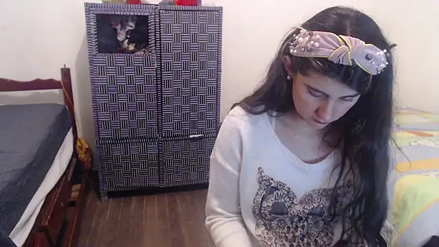 samanta rosas1 online show from January 23, 2025, 1:24 pm