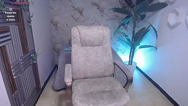 jennaa milf  online show from December 4, 2025, 7:46 pm